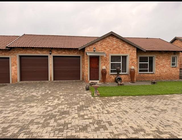 2 BEDROOM TOWNHOUSE FOR SALE IN RIVERSDALE